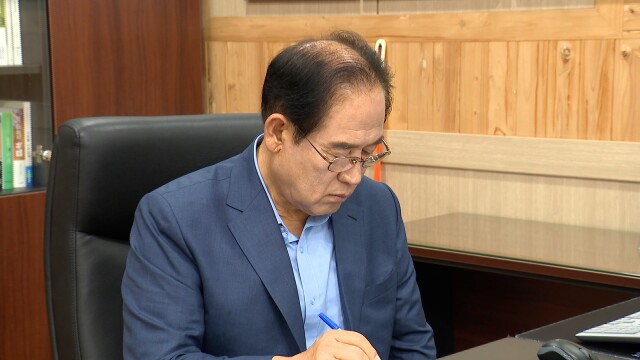 '뇌물*직권남용 혐의' 진도군수 집무실 등 압수수색