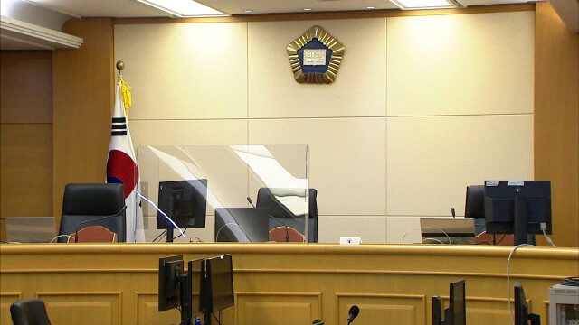 사우나권 위조해 수 천만원 챙긴 직원 실형