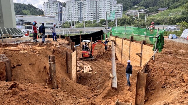 광주 진월동 다목적체육관 송전탑, 17년 만에 철거