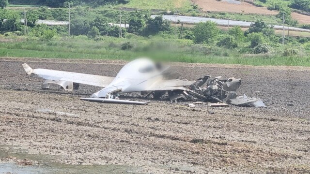 해남서 경비행기 추락...2명 중상