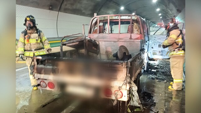 고창담양고속도로 장성2터널 화재로 전면 통제