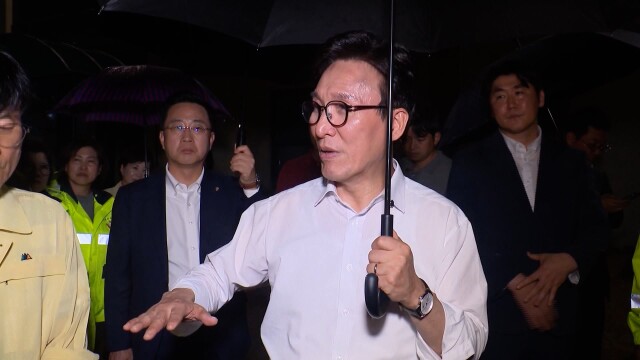 김민석 당대표, 취임 첫날 5.18민주묘지 참배