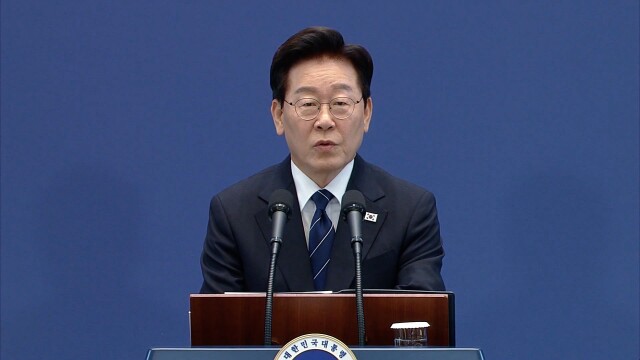 이재명 대통령 "5.18 정신 헌법 수록해야..연임 생각 전혀 없어"