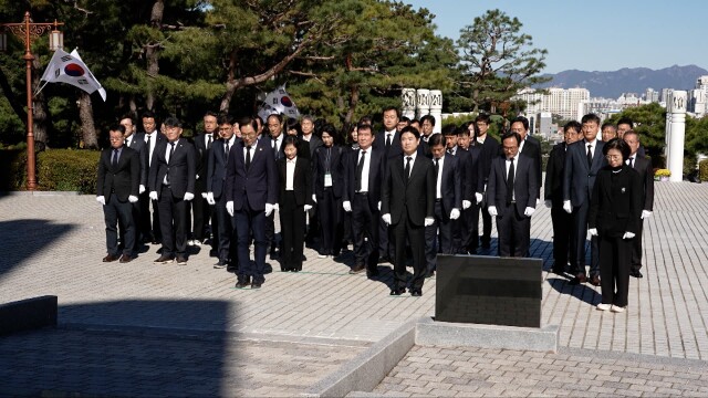 김대중·임종식 영호남 교육감, 광주학생독립운동 기념탑 참배